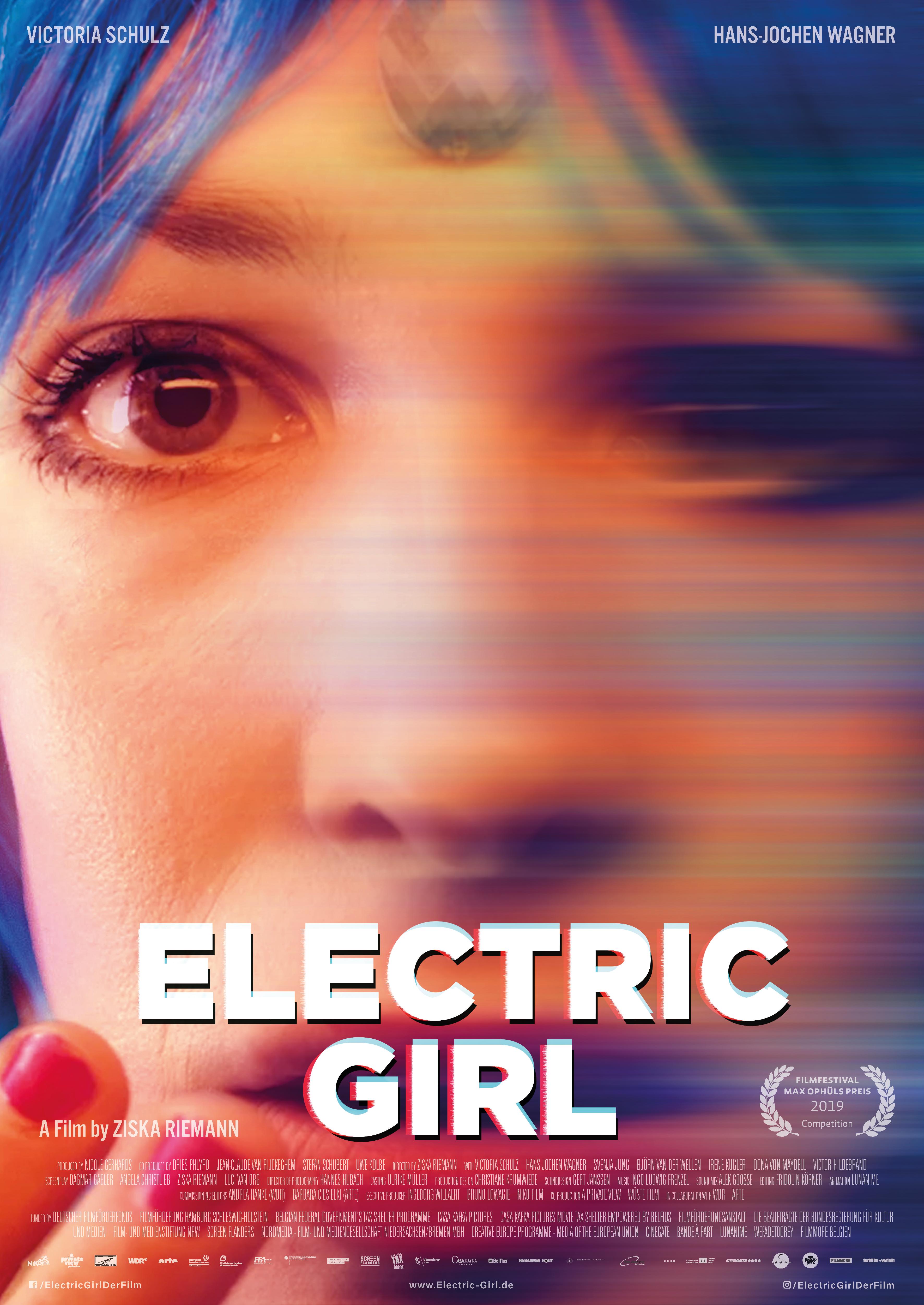 Электрическая девушка (2019) постер